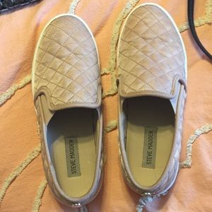 SIZE 8 Steve Madden Ecentrqc slip on in light pink